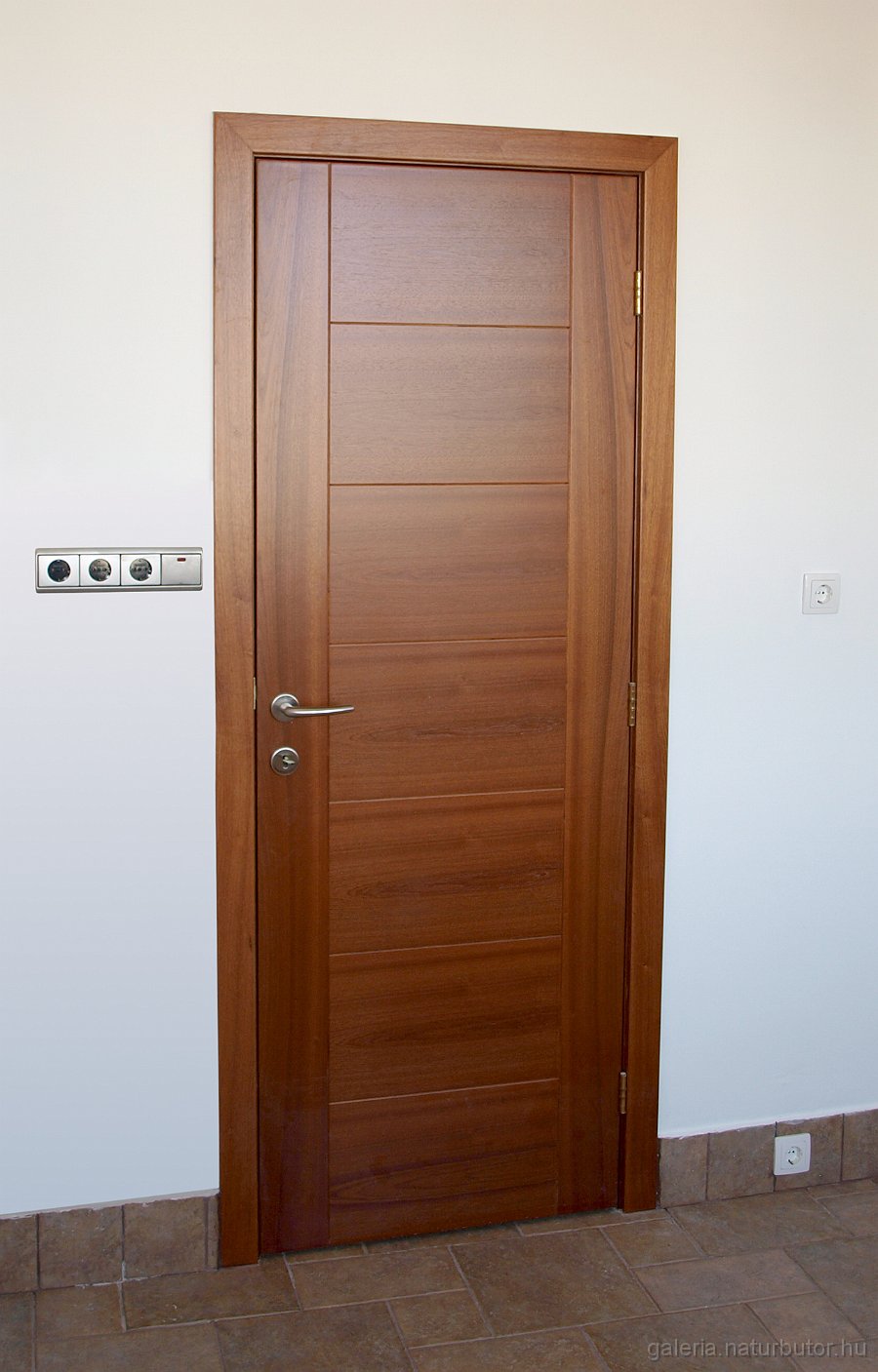 ajto-100721.jpg - Ajt� (100721)