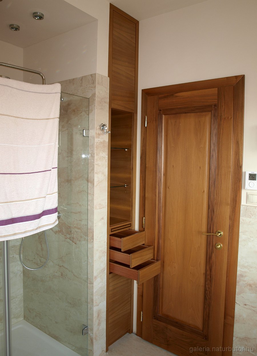 beepitett_furdoszoba_szekr_gysz130127.jpg - Be�p�tett f�rd�szobaszekr�ny (gysz130127)