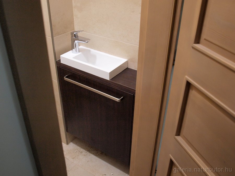 mosdoszekreny_gysz1612928.jpg - Mosd�szekr�ny WC-be (gysz1612928)