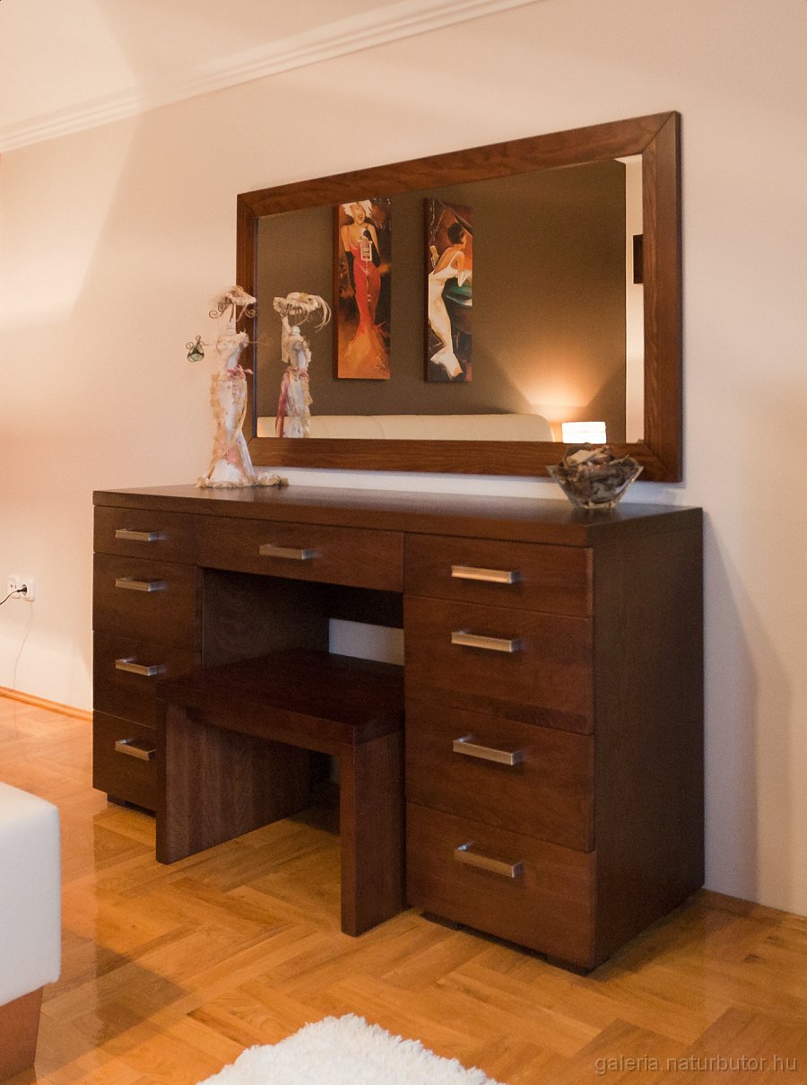 fesulkodoasztal-101104-2.jpg - F�s�lk�d�asztal (gysz81837)