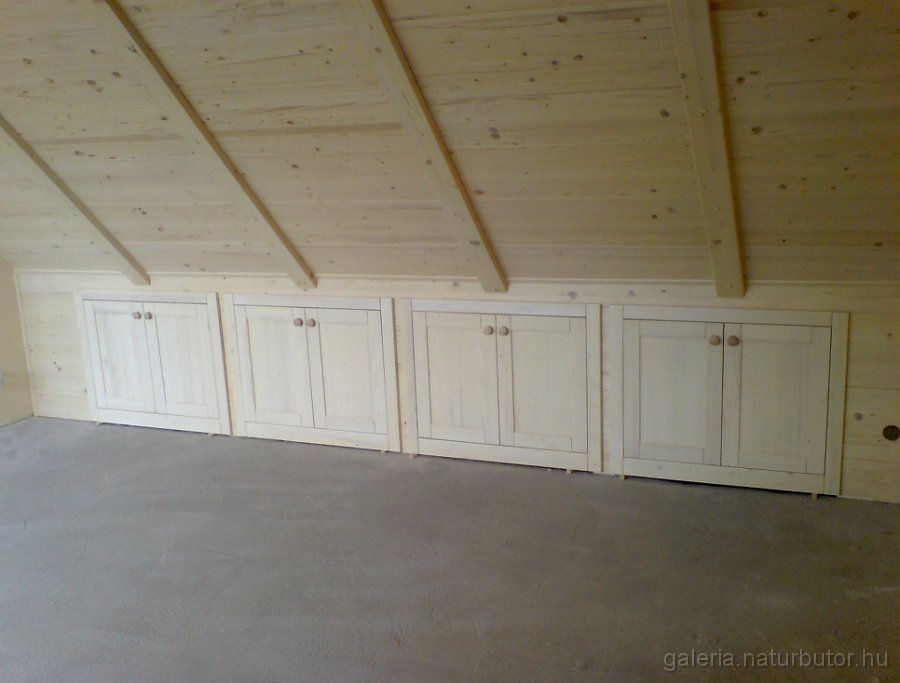 beepitett-szekreny-090809-1.jpg - Be�p�tett szekr�ny - tet�t�rbe (090809-1)