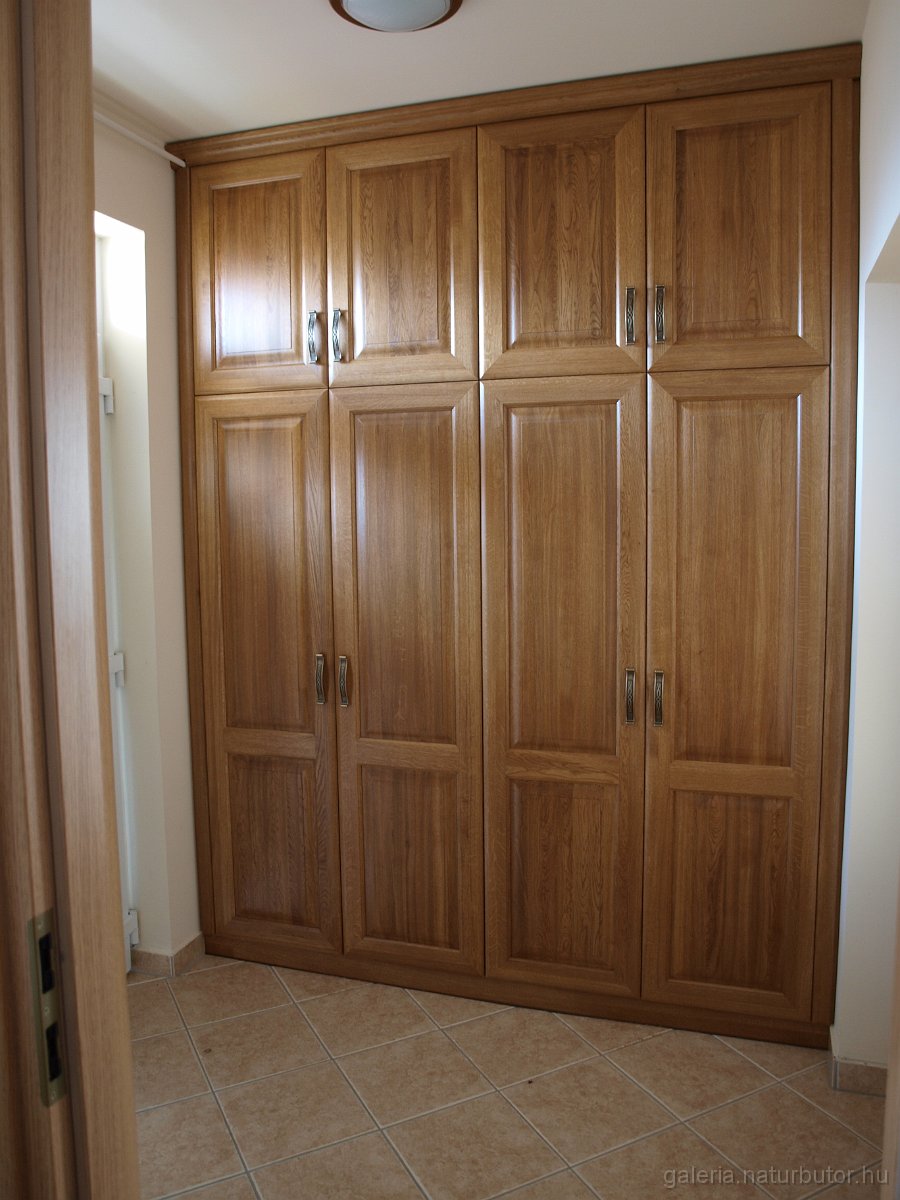 egyedi_beepitett_eloszobaszekreny_005.jpg - Be�p�tett szekr�ny (1)