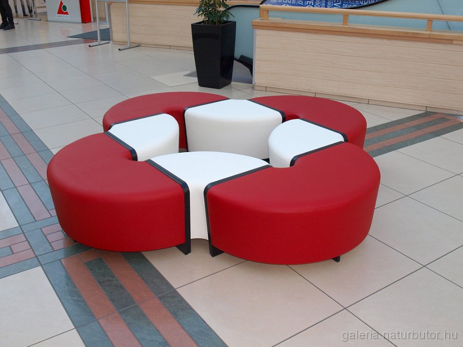 plaza_ulogarniturak_03_E49-2014.JPG - Pl�za �l�garnit�r�k (3) (E49-2014)